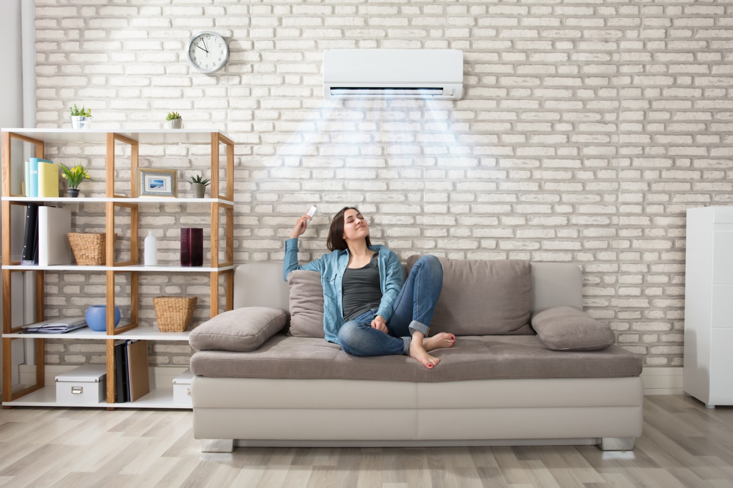 Dlaczego warto założyć klimatyzację do mieszkania lub biura przed latem?